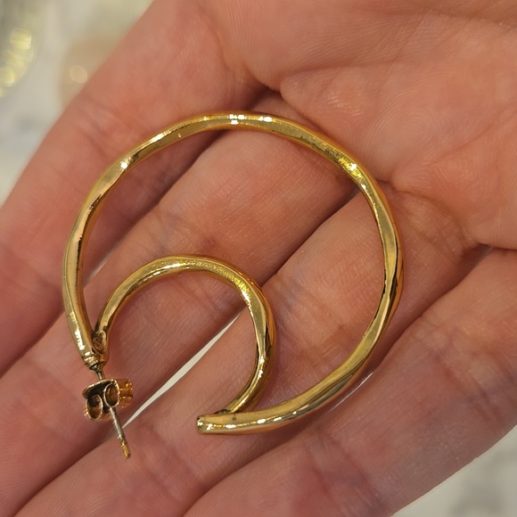 Sezane Chiara Hoop Earrings, VGUC, Sold Out, Quiet Luxury, French Chic - Picture 6 of 6